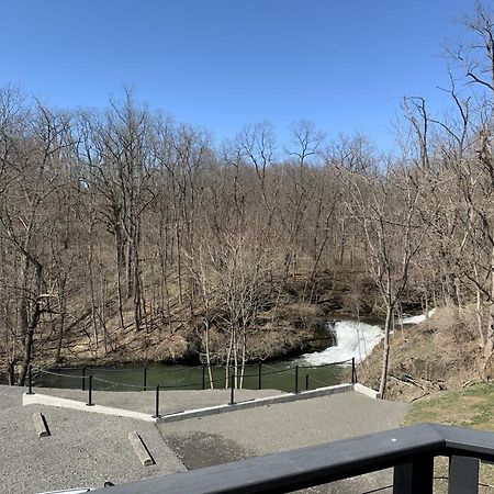 The Fallsview At Burdett Falls 외부 사진